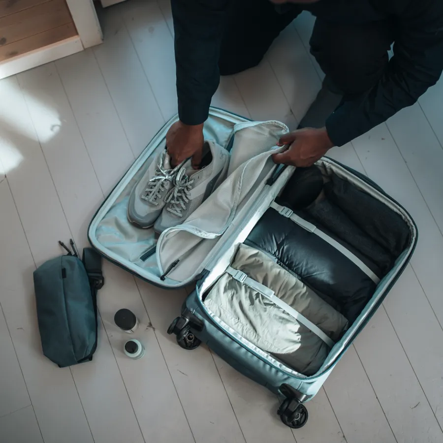 Clearance Thule Aion luggage set bundle