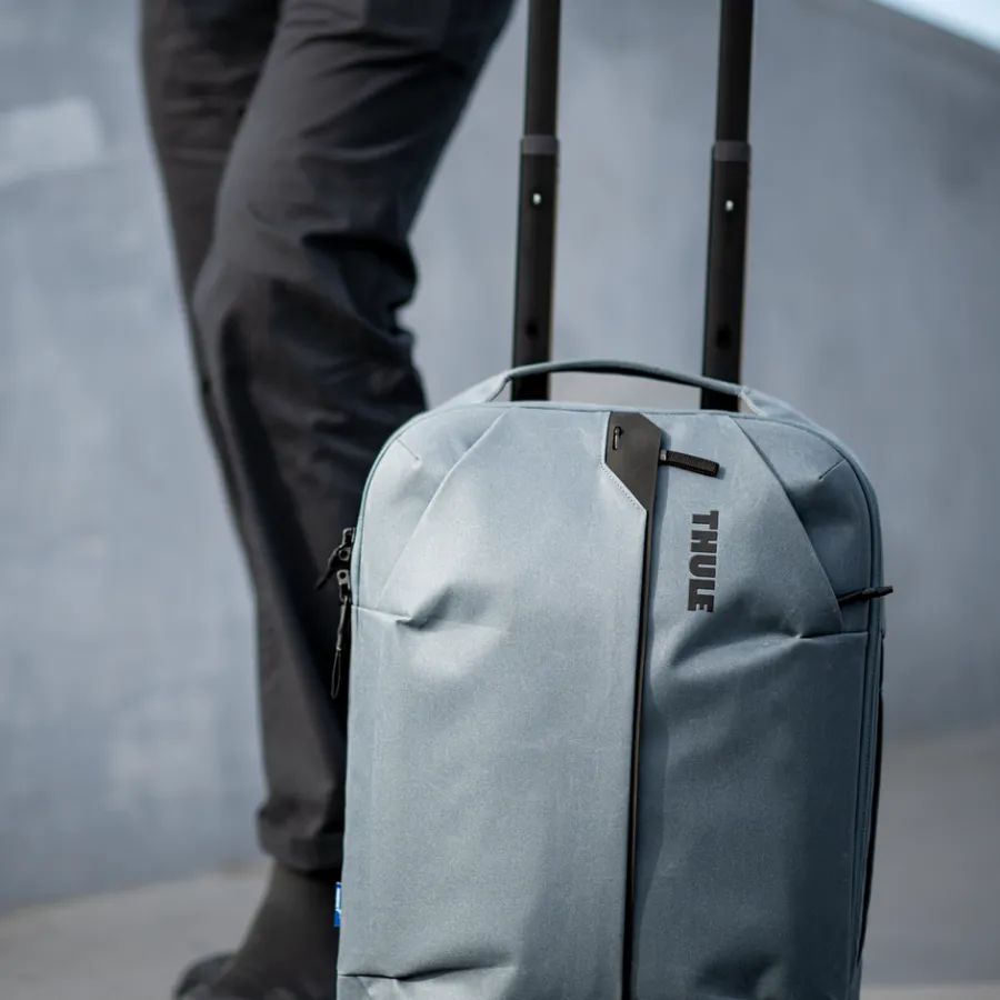 Clearance Thule Aion luggage set bundle